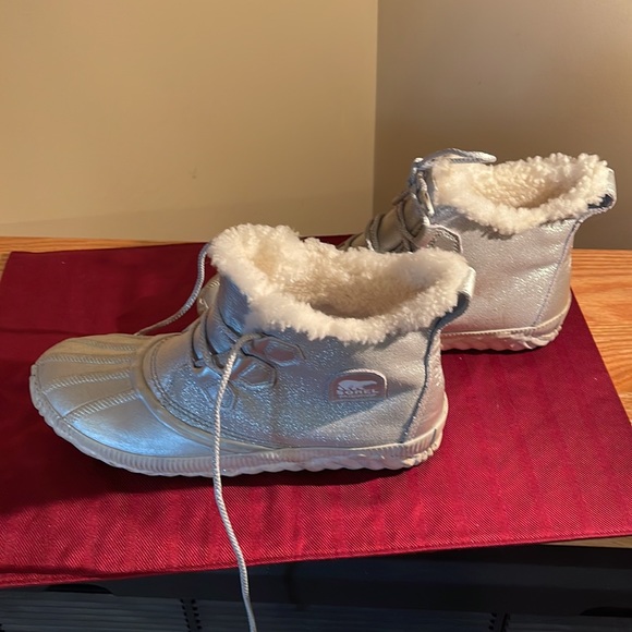 Sorel - Disney Frozen 2 Women's Out ‘N About Winter Boot - Picture 7 of 8